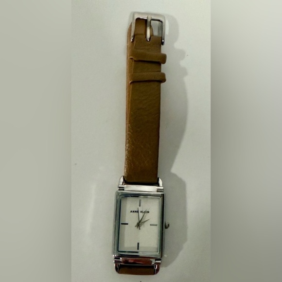 Anne Klein‎ Ladies Rectangular 21mm x 24mm Leather Dress Watch Needs New Battery - Picture 3 of 10